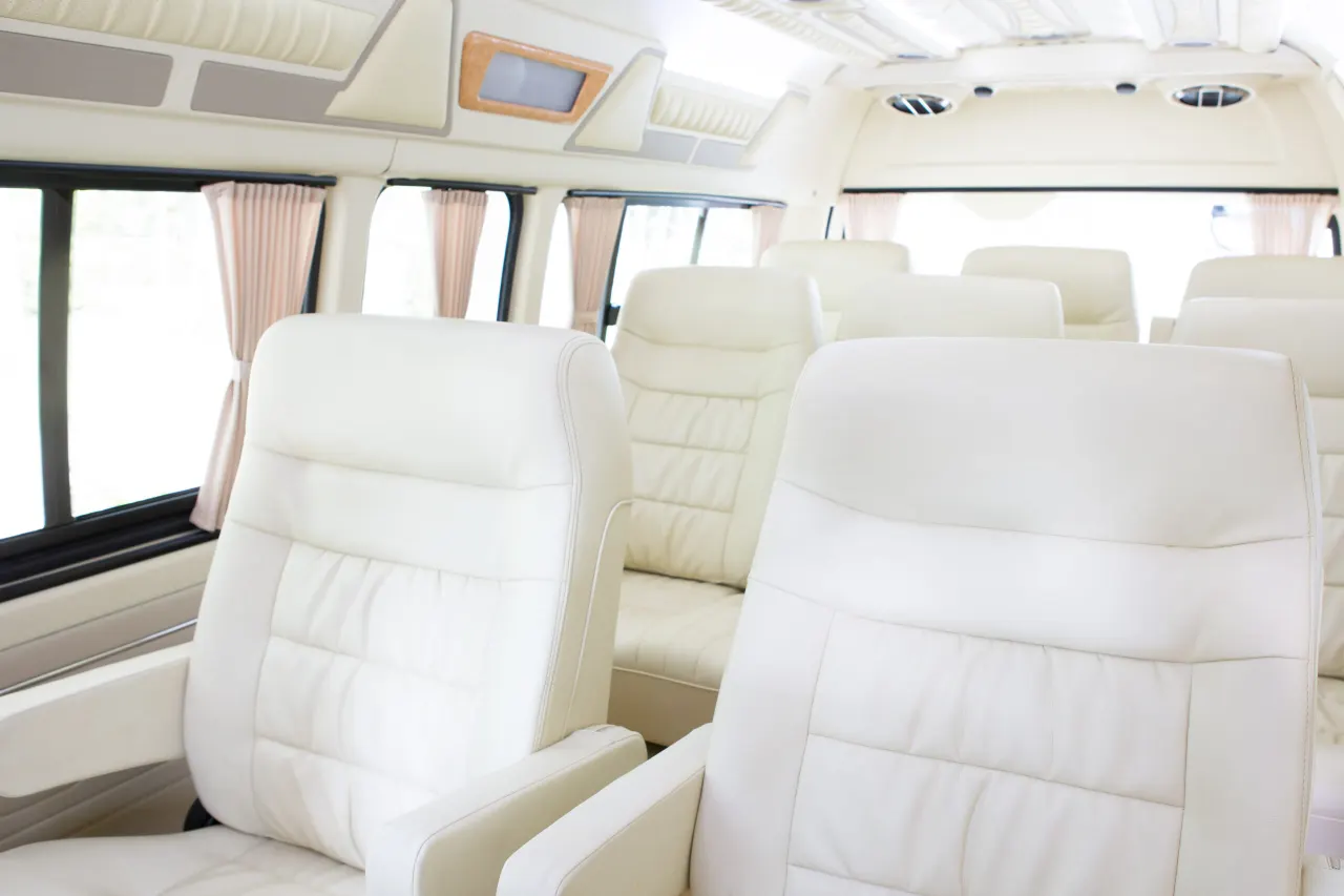 Jasa Sewa Hiace Luxury Jogja untuk Perjalanan Lebih Nyaman