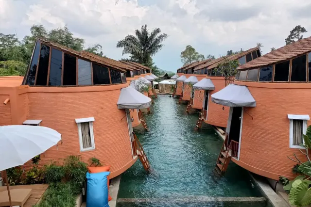 The Villa, hotel dekat dusun semilir