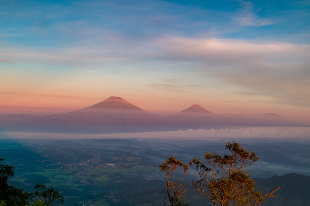 Pemandangan dari gunung Telomoyo