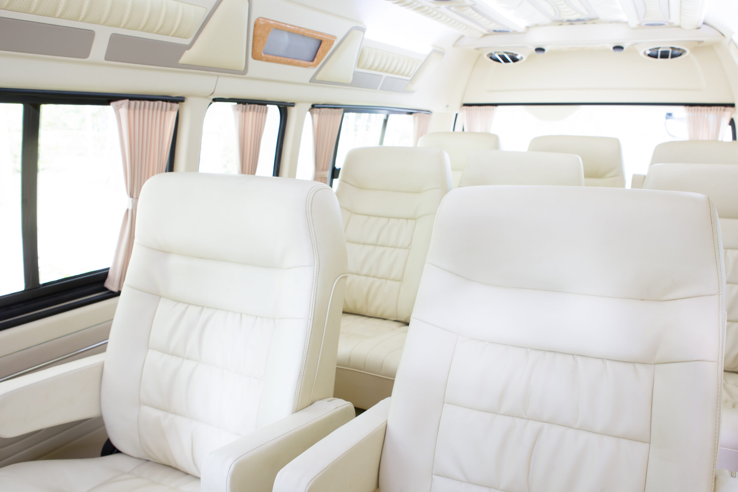 Jasa Sewa Hiace Luxury Jogja untuk Perjalanan Lebih Nyaman